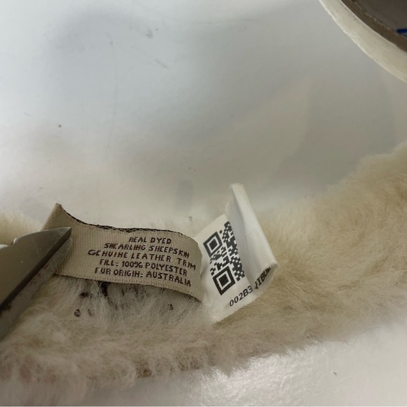 UGG Cream Shearling Earmuffs - Picture 7 of 8